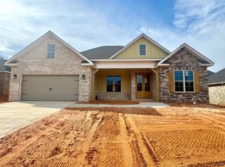 207 Golden Chestnut Bnd, Bonaire, GA 31005