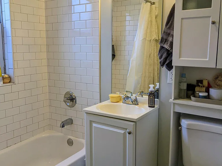 1948 N Spaulding Ave #1B — Photo 6