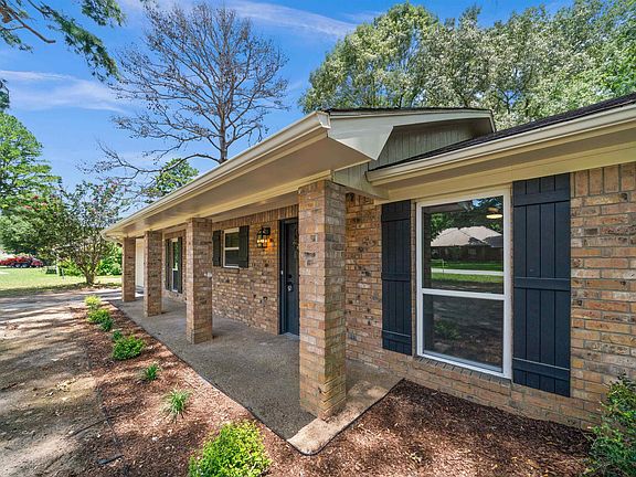2nd image of 15529 Nell Lynn Ln