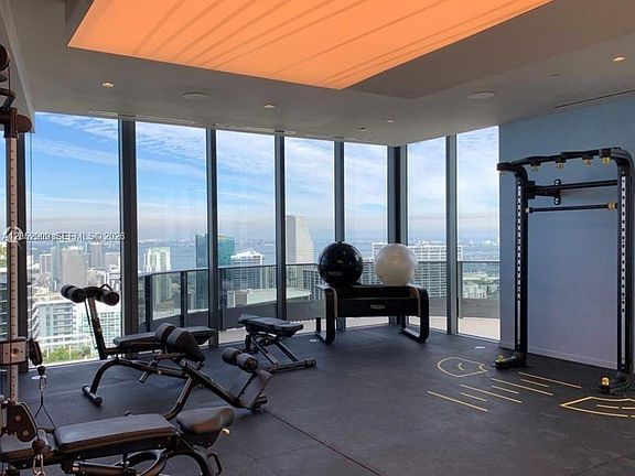 4th image of 1000 Brickell Plz #3309