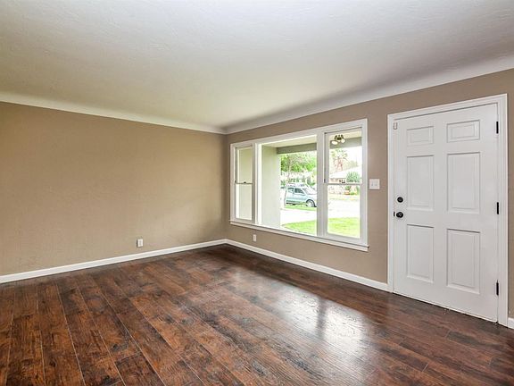 4th image of 3015 E Brown Ave