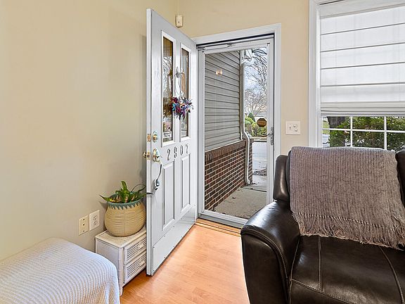 3rd image of 2907 Andover Glen Rd