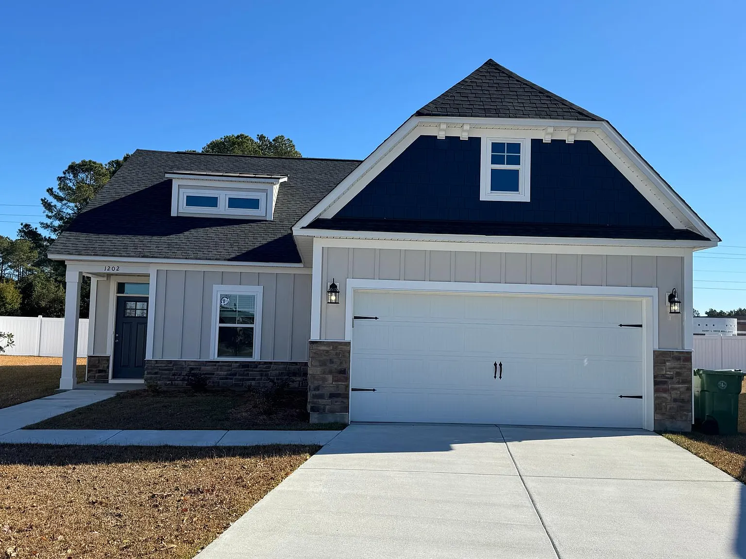 4 bed, 1972 sqft, $2,700 — Photo 1