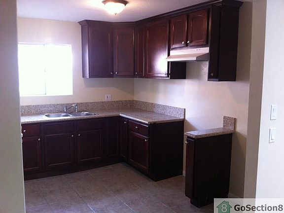 5th image of 849 W 43rd Pl