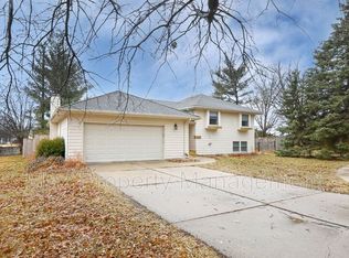 9800 Madison Ave, Urbandale, IA 50322