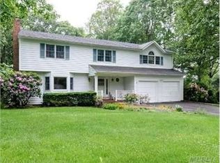 8 Willow Ridge Rd, Bayville, NY 11709