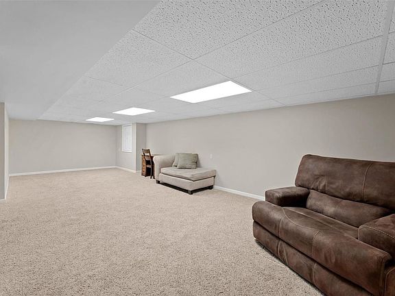 4th image of 18 Stoll Ln