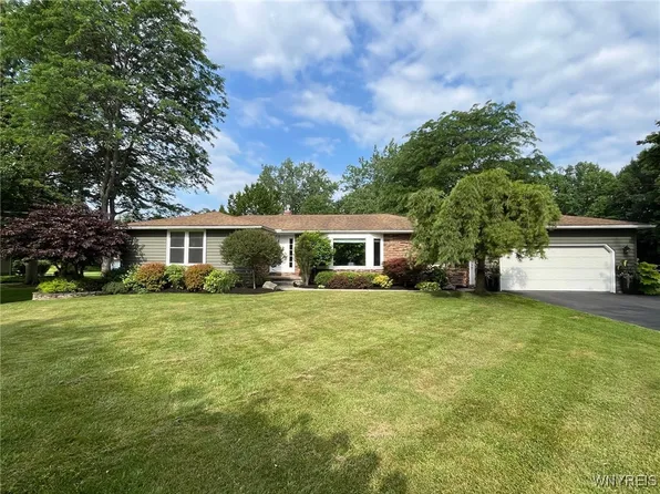 7812 Northfield Rd, Clarence Center, NY 14032