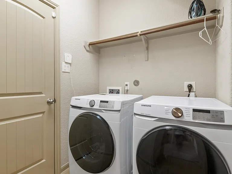 7015 Windy Run Ct — Photo 4
