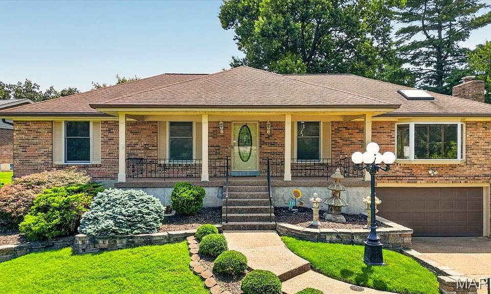 1st image of 468 Falaise Dr