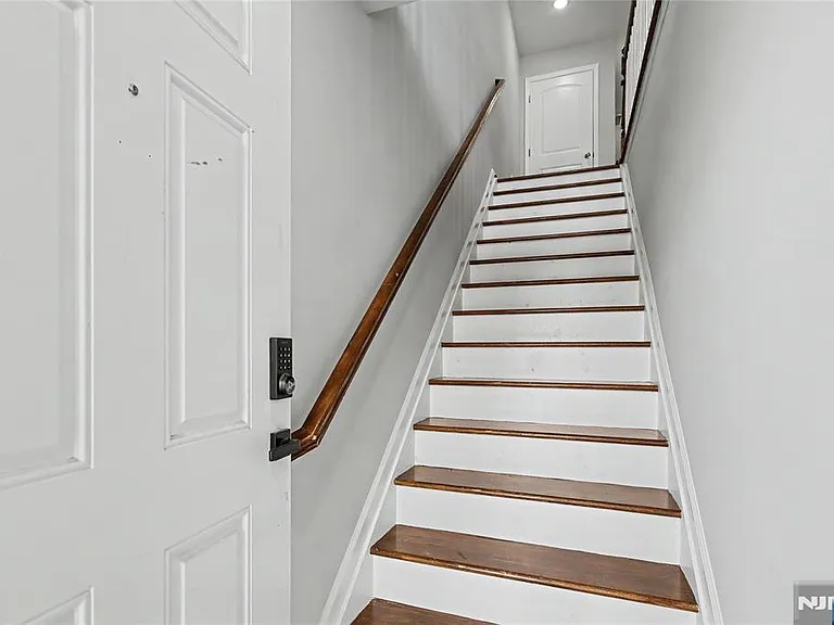 168 Johnson Ave — Photo 26
