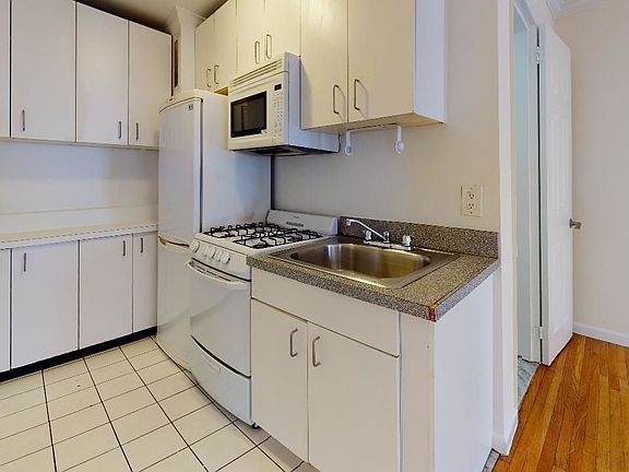 4th image of 571 3rd Ave APT 2A