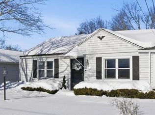 11 Midway Dr, Warwick, RI 02886