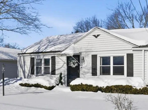 11 Midway Dr, Warwick, RI 02886