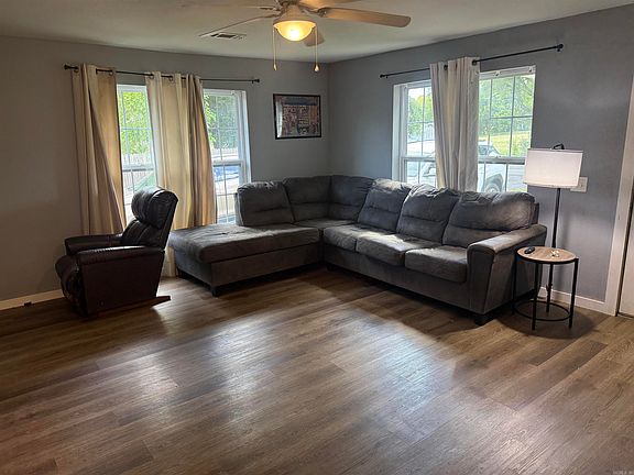 4th image of 69 College St