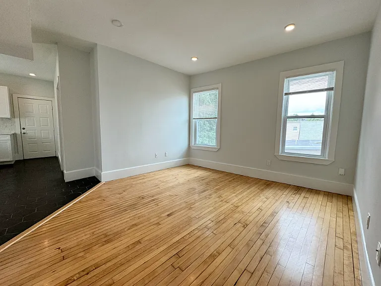 301 Hancock St #2 — Photo 10