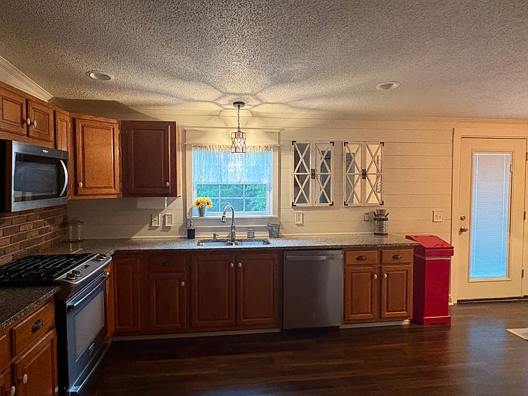7859 Van Wyck Rd — Photo 11