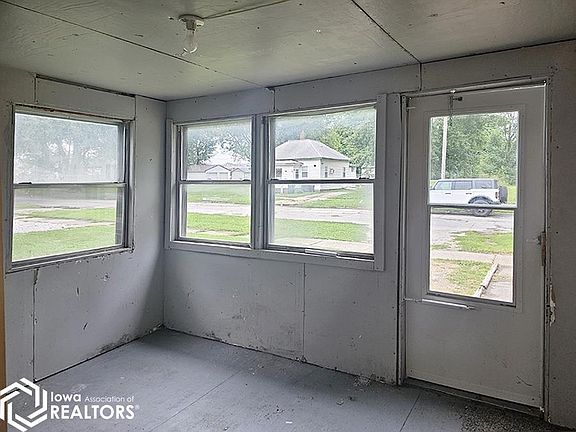 5th image of 309 N Moore St