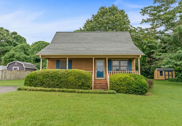 318 W Dalton Rd — Photo 1