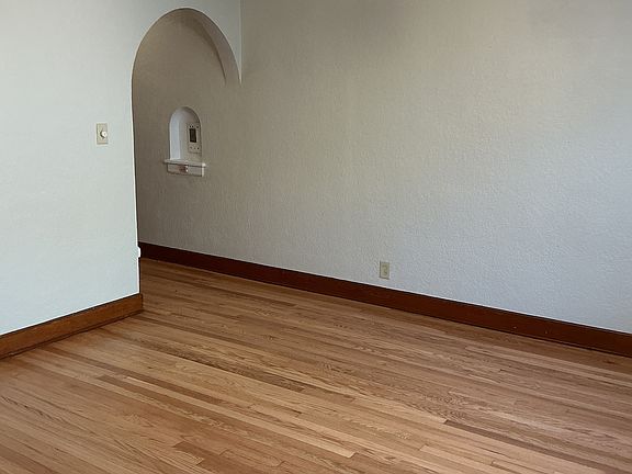 3rd image of 256 Burwell St APT 202