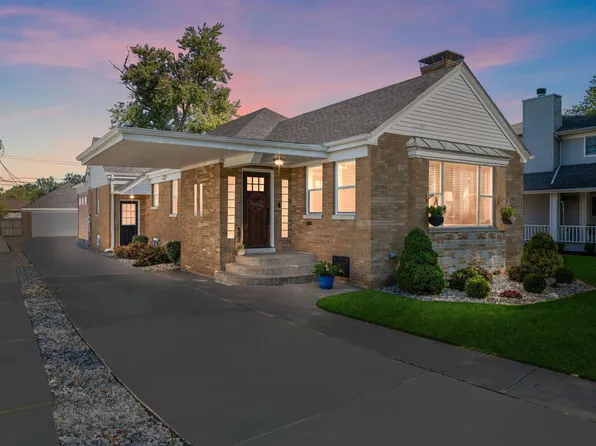 334 Ellendale Pkwy, Crown Point, IN 46307