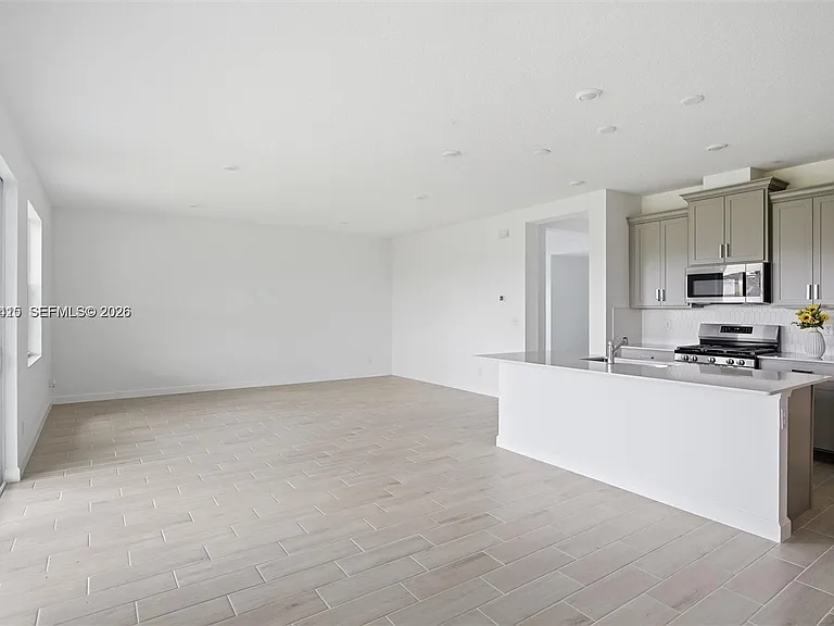 1548 Stockbridge St — Photo 12