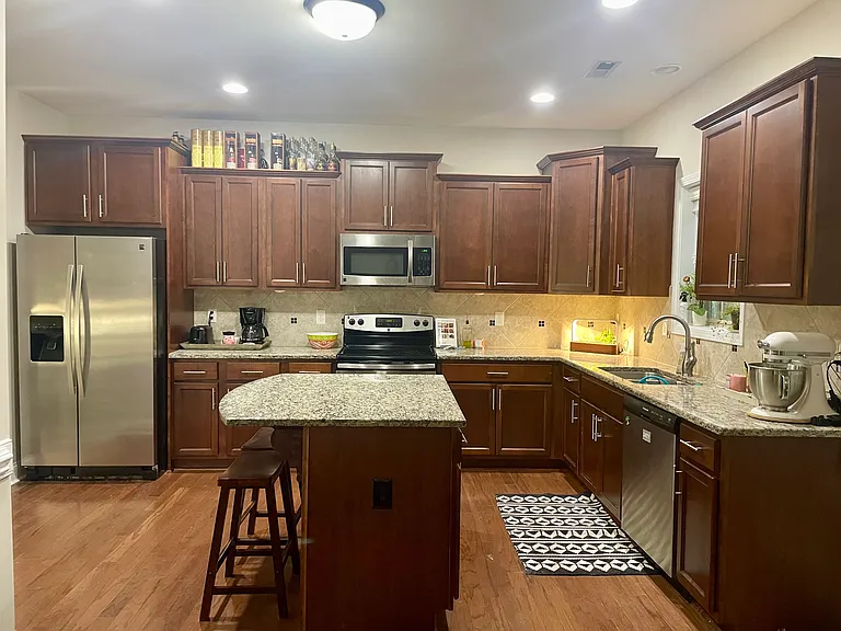 419 Rolling Pines Dr — Photo 4