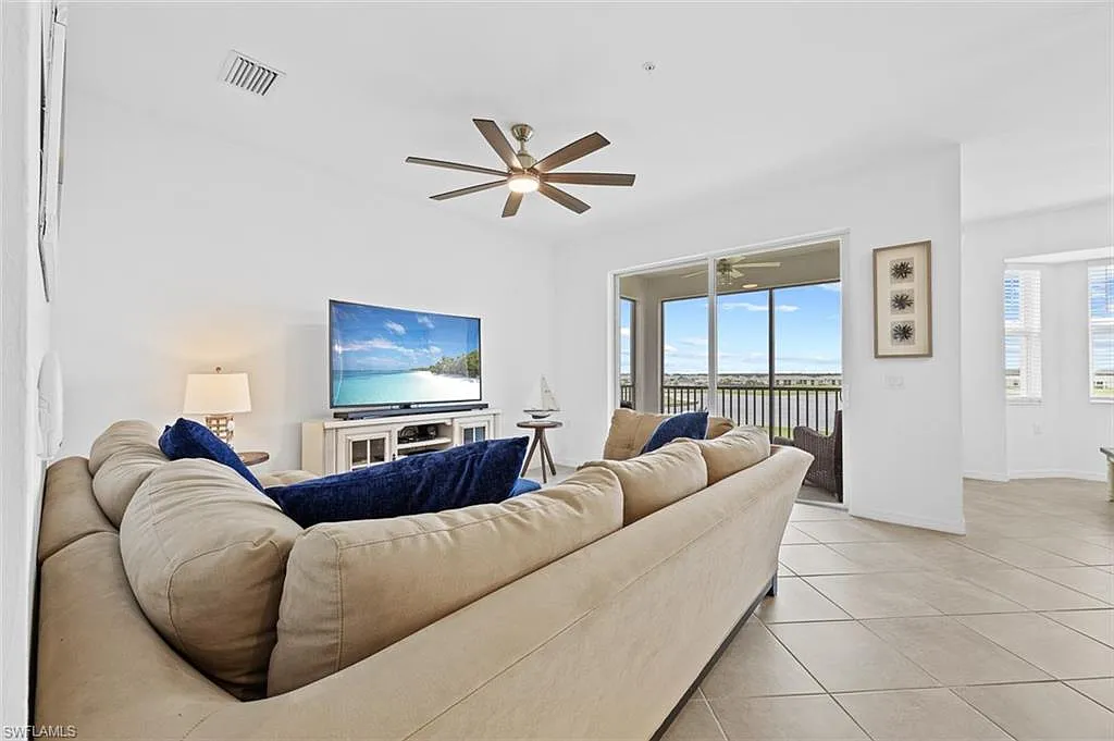 2 bed, 2.0 bath, 1154 sqft, $4,995 — Photo 2