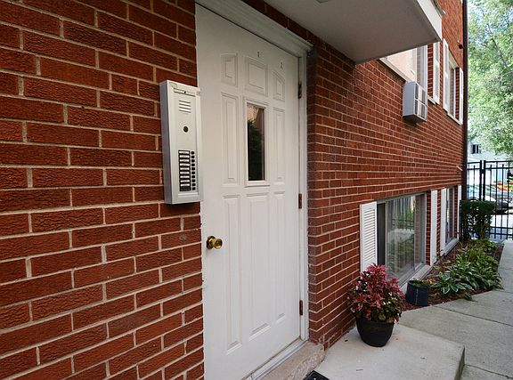 3rd image of 417 S Kenilworth Ave APT 1