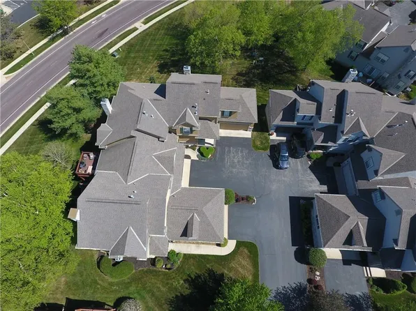 16167 Linden St, Overland Park, KS 66085