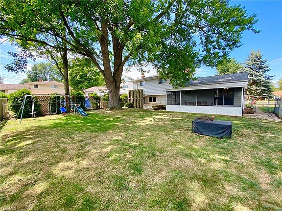 4th image of 22365 Sharon Ln