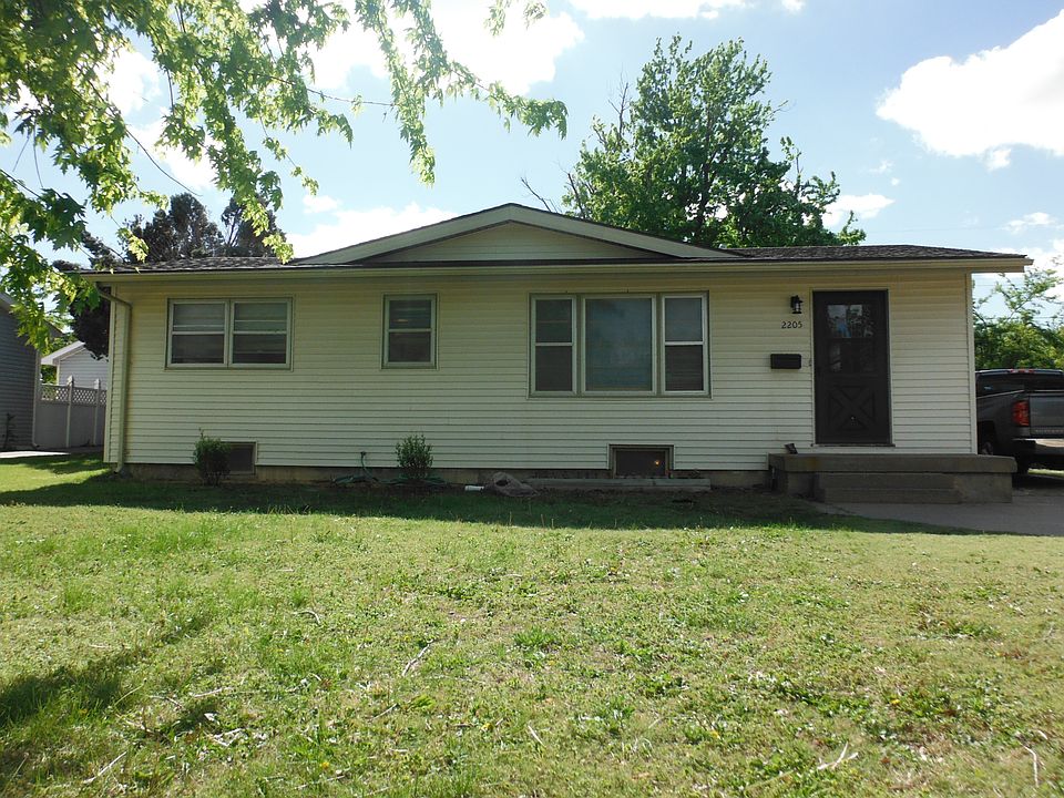1st image of 2205 4th Ave