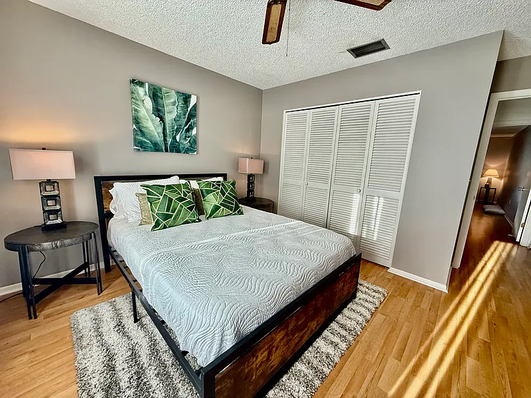 709 Hickory Ln — Photo 13
