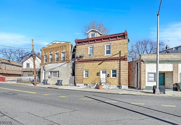 2 Columbus Pl #2R — Photo 10