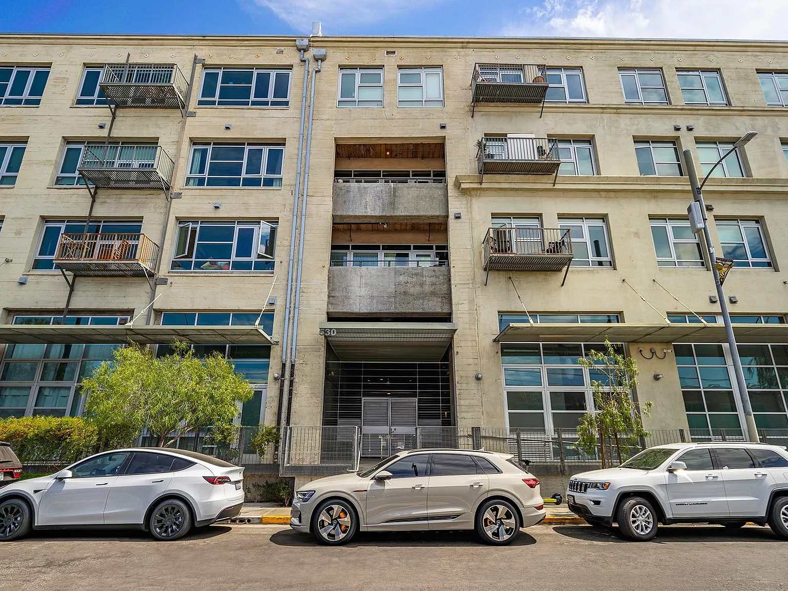 1 bed, 880 sqft, $3,300 — Photo 4