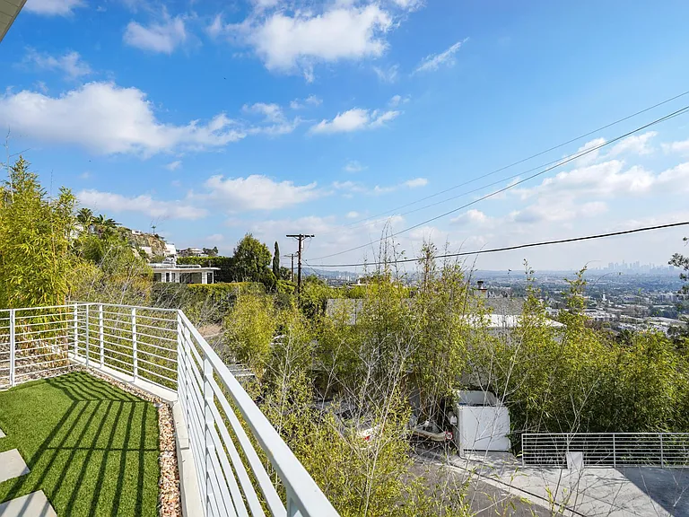 8411 Hollywood Blvd — Photo 29