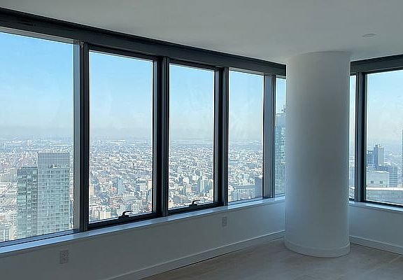 3rd image of 3 Court Sq Penthouse 103