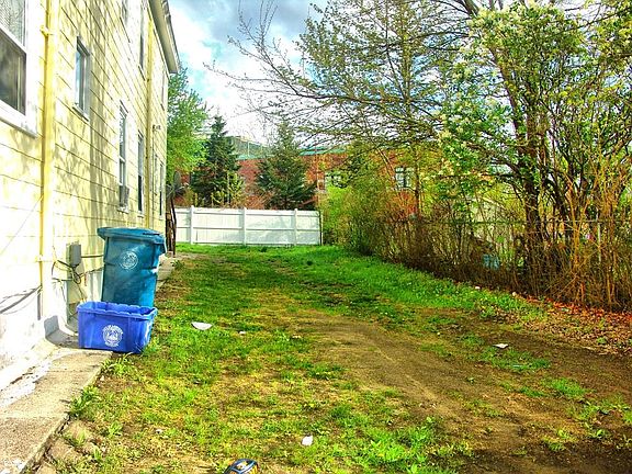 3rd image of 60 Kingston St