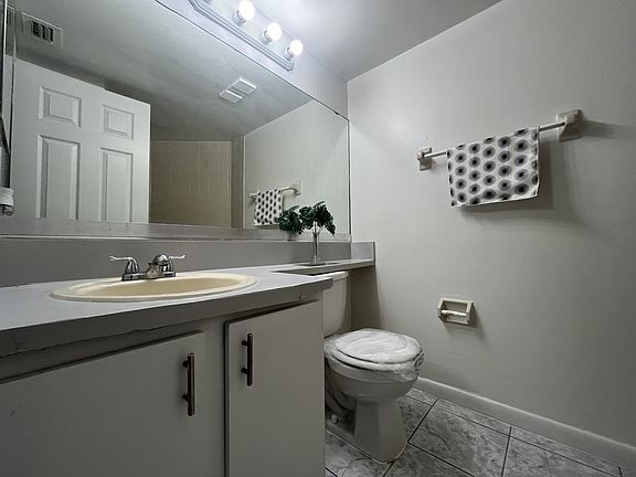2nd image of 213 Lake Ct Unit 103-471