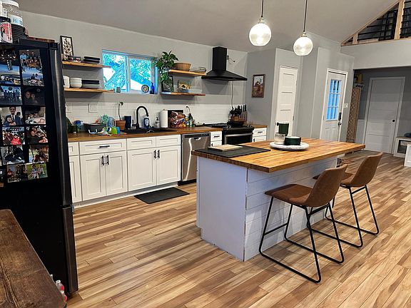 5th image of 534 Booker Ave