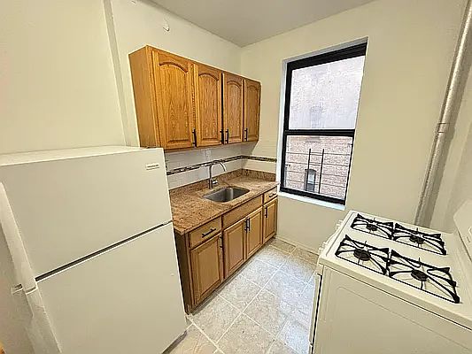 4th image of 2390 Davidson Ave APT 2C