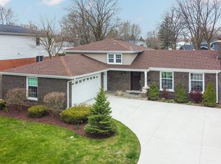 2318 Greenwood Rd, Glenview, IL 60026