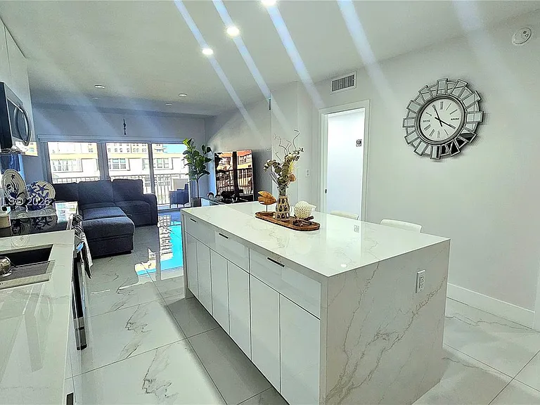 1950 S Ocean Dr #3D — Photo 7