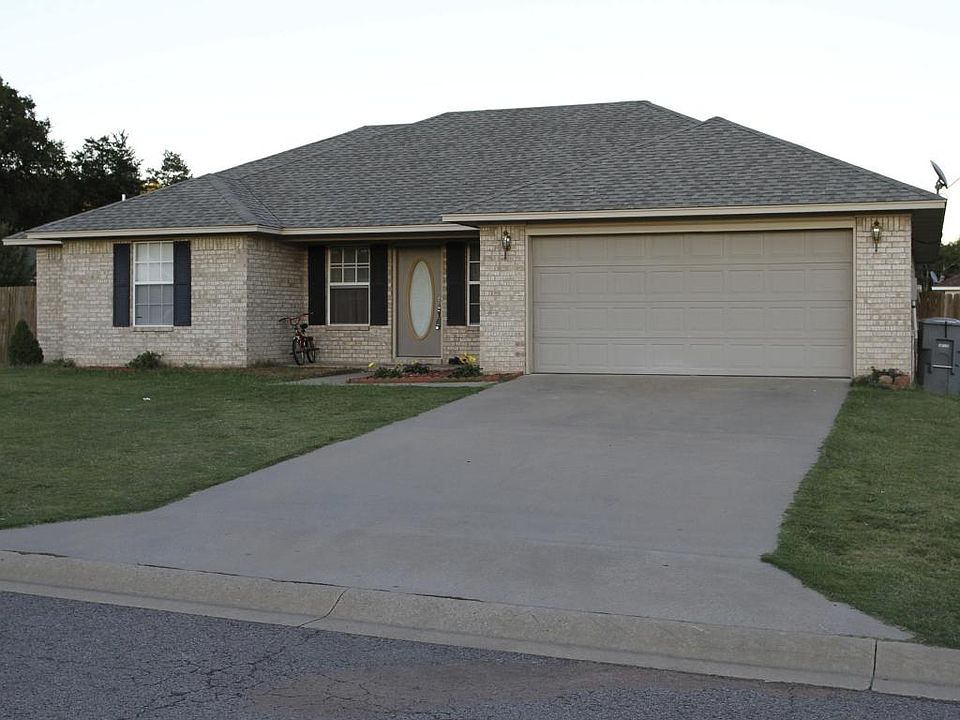 1st image of 118 Lone Oak Dr