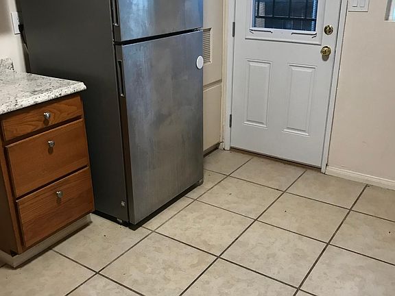 Kitchen appliances included