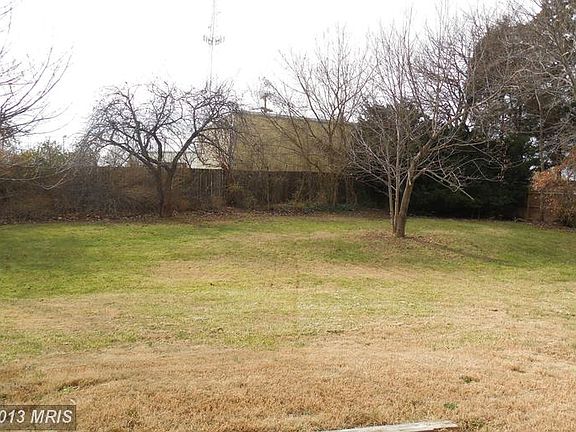 3rd image of 10305 Lomond Dr