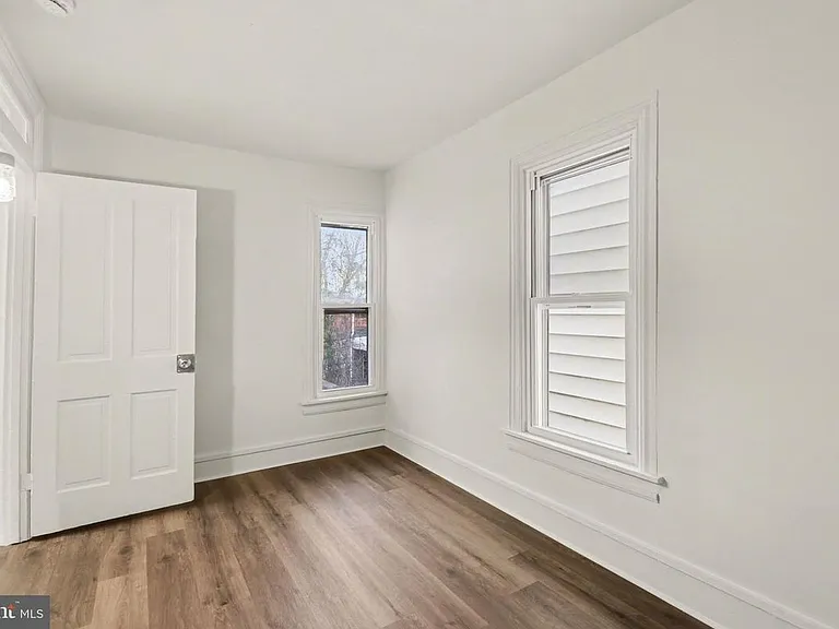 335 Poplar St — Photo 17