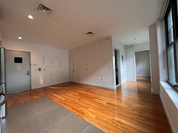 5th image of 123 Parkside Ave #3G