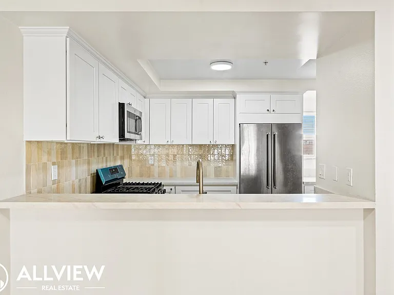 2418 Huntington Street — Photo 11
