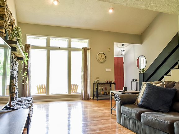 4th image of 25492 Cornelius Dr